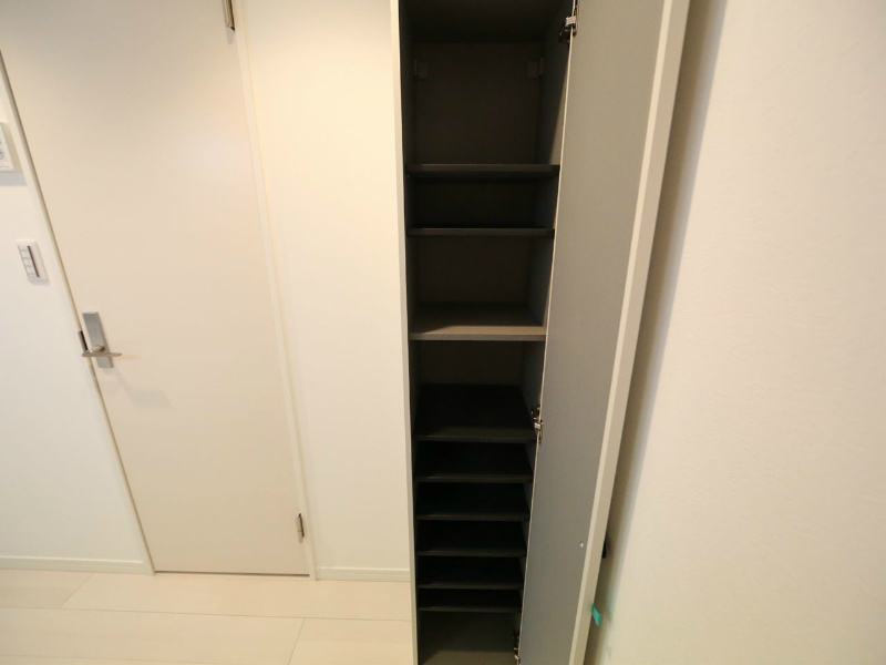 玄関　玄関　シューズボックス付（収納充実してます）