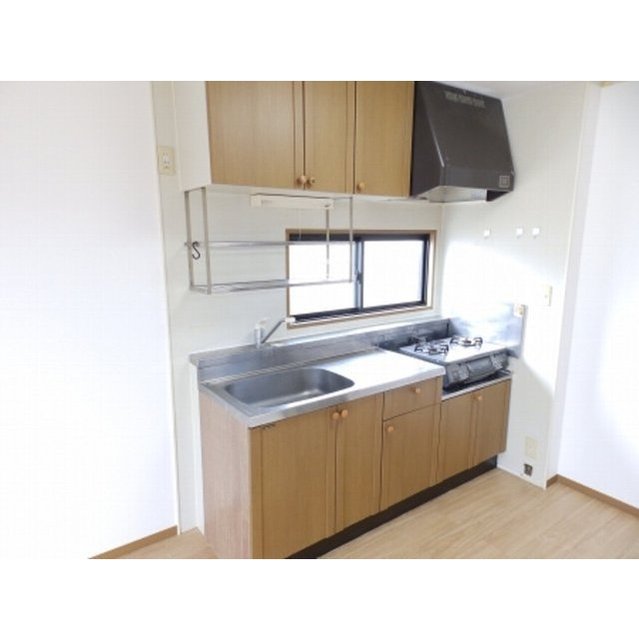 キッチン　窓があり明るいキッチンです♪