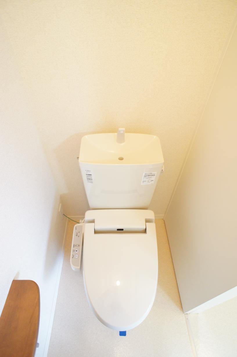 トイレ　温水洗浄暖房便座付トイレ