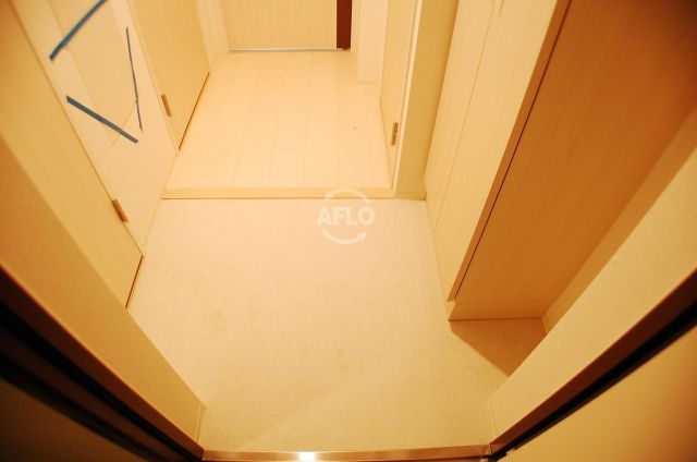 玄関　セレニテ本町グランデ　玄関スペース