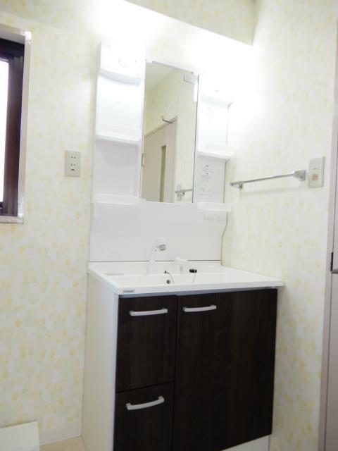 洗面設備　身支度に欠かせない独立洗面台♪