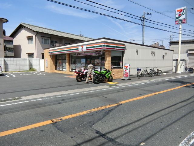 コンビニ　セブンイレブン茨木中村町店（コンビニ）まで158m