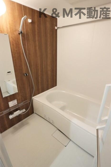 バス・シャワールーム　コンパクトで使いやすいお風呂です