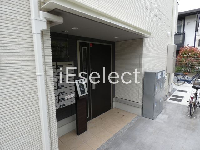 エントランス　お部屋はこちらからどうぞ