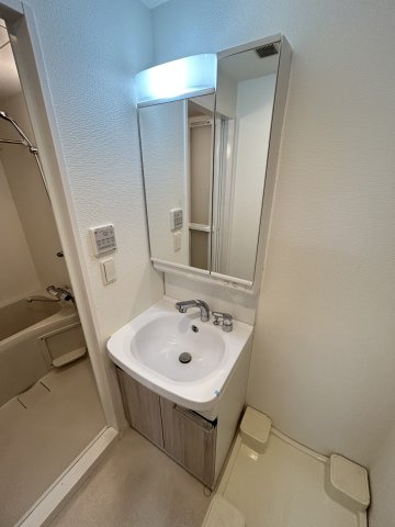 洗面設備　スペースが確保できる洗面所です