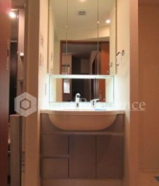 洗面設備　独立洗面台です