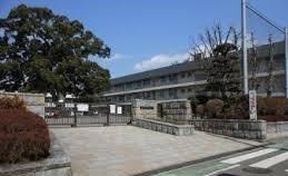 小学校　新磯小学校（小学校）まで800m