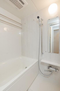 バス・シャワールーム　追い焚き機能、浴室乾燥機付きバス。