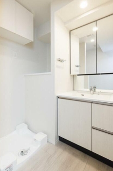 洗面設備　嬉しい独立洗面台付き。