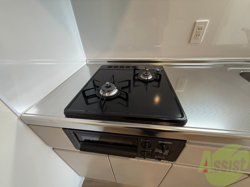 その他　ガスコンロが設置されています。これですぐ使えますね。