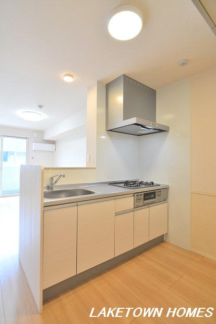 キッチン　グリル付３口コンロのシステムキッチンです。