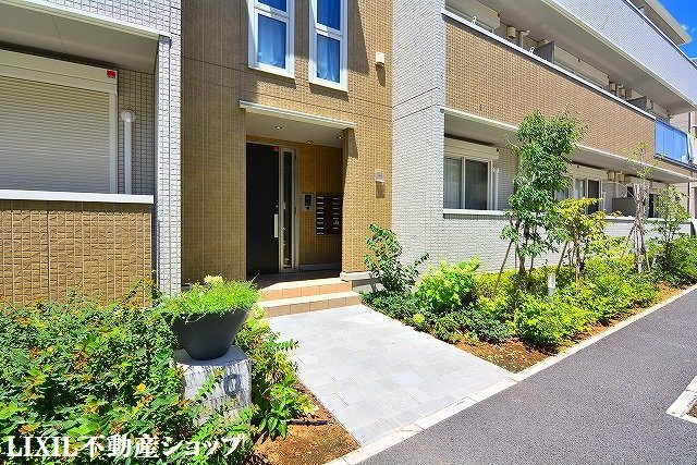 エントランス　オートロック付のエントランスです。