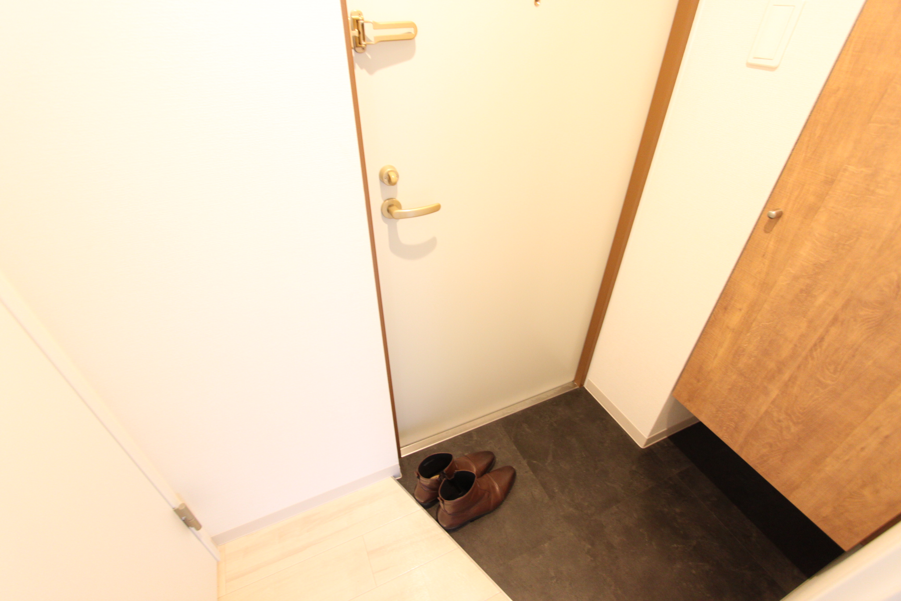玄関　※別号室参考画像