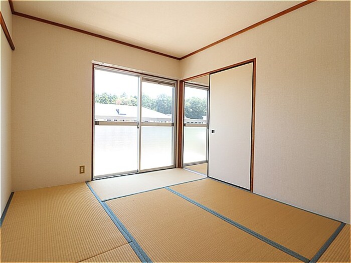 居室・リビング　い草の香りが落ち着く素敵な和室です