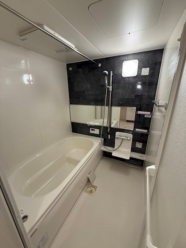 バス・シャワールーム　※同タイプの他のお部屋です