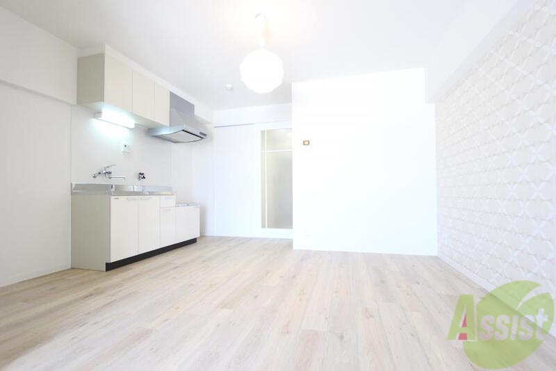 居室・リビング　綺麗にリノベーションされております。