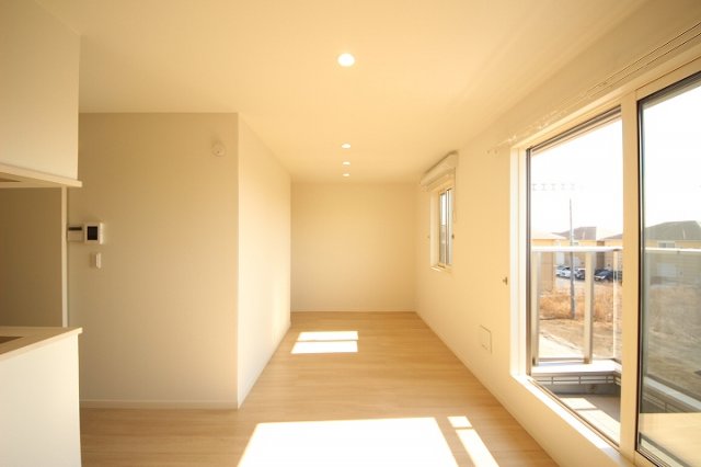 居室・リビング　こちらの居間で趣味の時間をお楽しみください