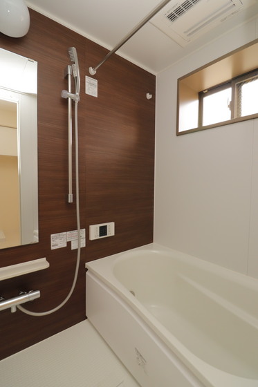 バス・シャワールーム　※別部屋の写真です
