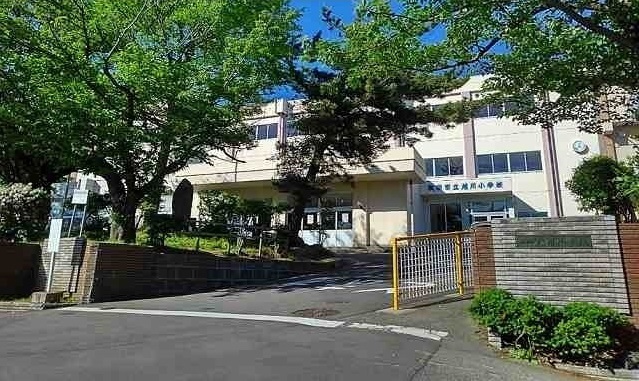 小学校　秋田市立旭川小学校（小学校）まで350m