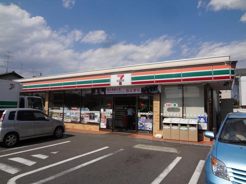 コンビニ　セブンイレブン（コンビニ）まで272m