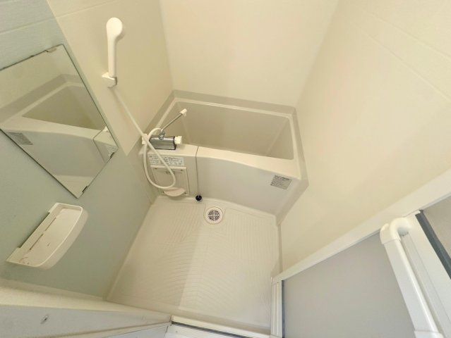 バス・シャワールーム　広めのお風呂は一日の疲れを癒してくれます。