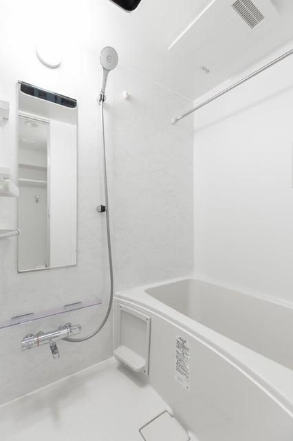 バス・シャワールーム　コンパクトで使いやすいお風呂です