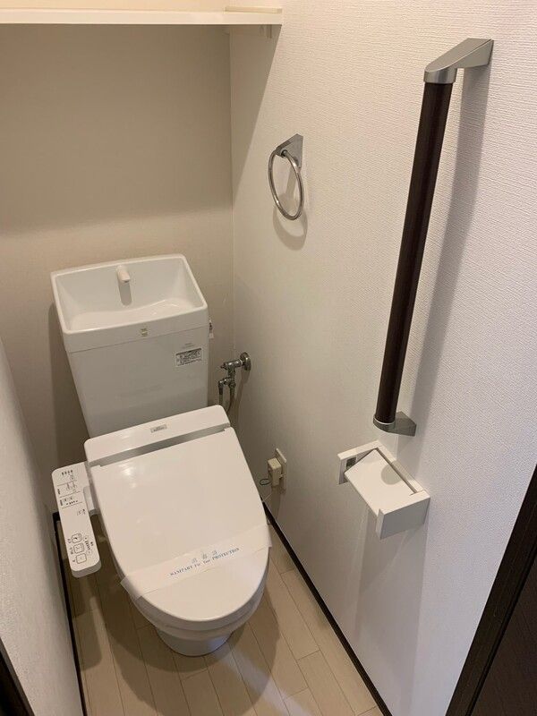 トイレ　別部屋参考写真となります