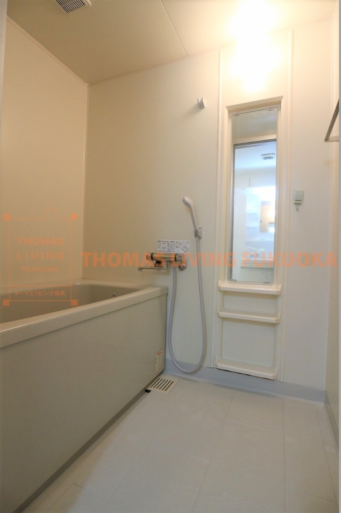 バス・シャワールーム　清潔感のあるお風呂です。