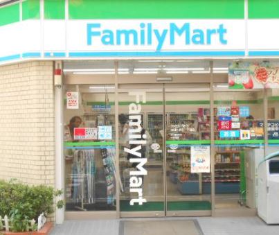 コンビニ　ファミリーマート神田神保町一丁目店（コンビニ）まで121m