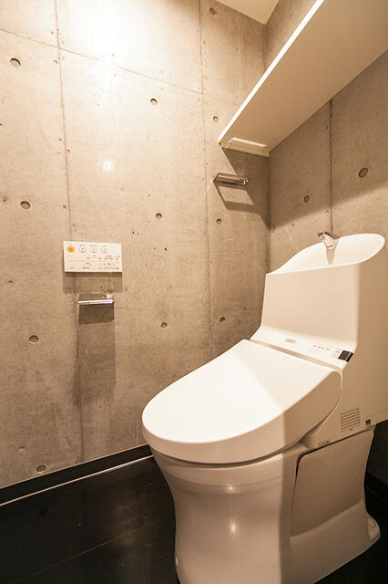 トイレ　※写真は同タイプ住戸です。