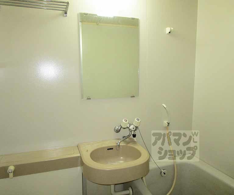 洗面設備　１０７号室の写真です。
