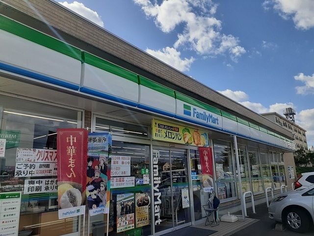 コンビニ　ファミリーマート将監五丁目店（コンビニ）まで1300m