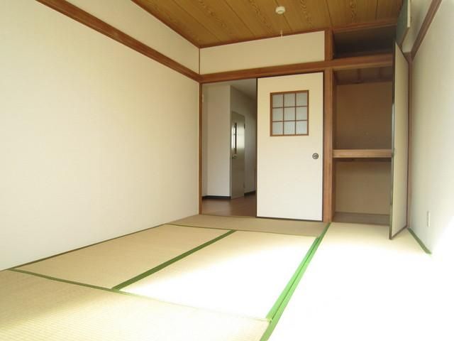 その他部屋・スペース　和室にも陽が入ります