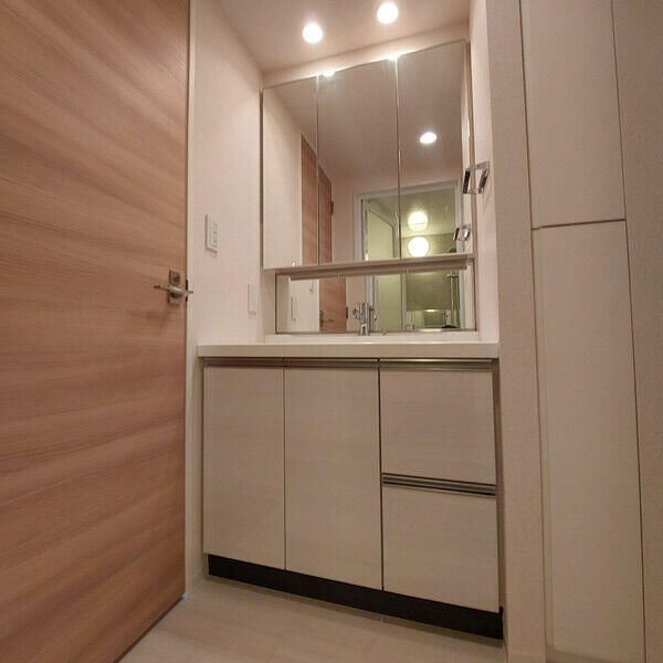 洗面設備　広い洗面スペース