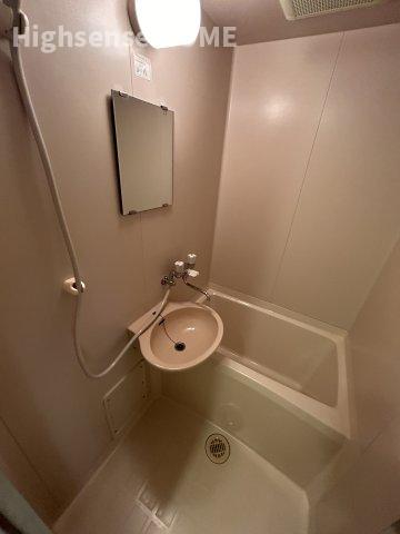 バス・シャワールーム　落ち着いた空間のお風呂です