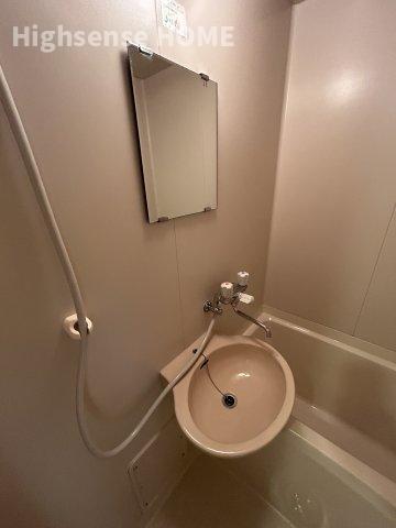 洗面設備　ゆったりとスペースのある洗面所