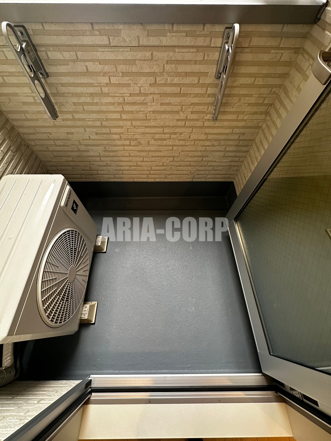 バルコニー　バルコニー、室内物干し、浴室乾燥と合計３ヶ所洗濯物干しOK