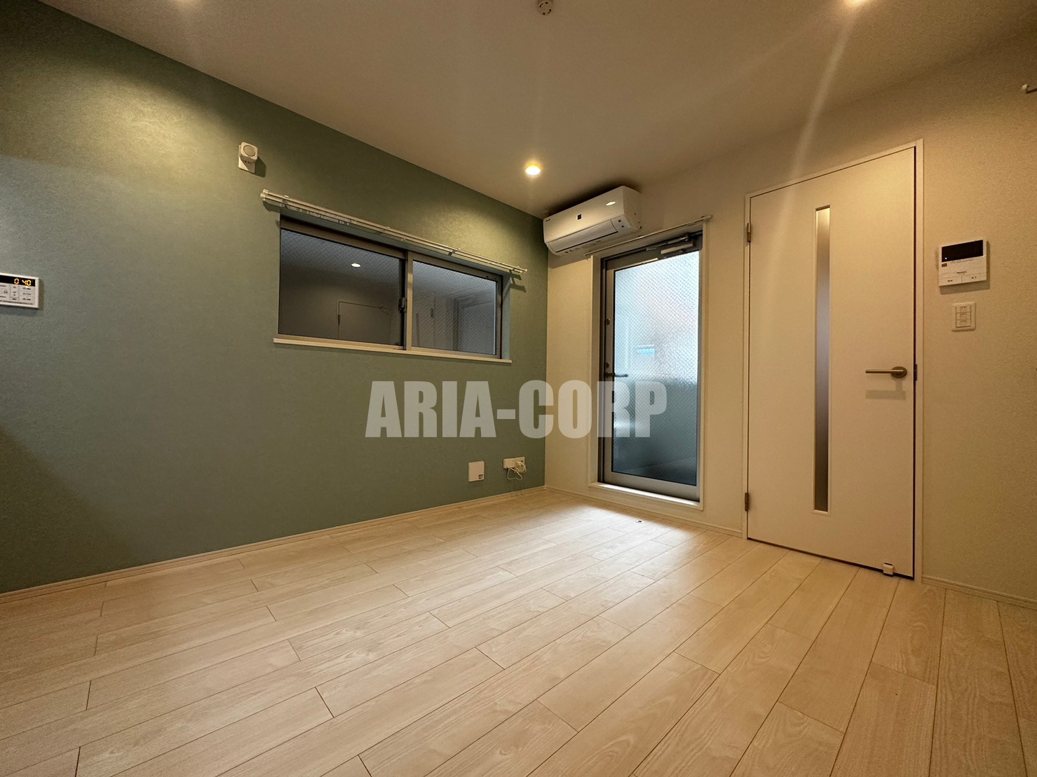 居室・リビング　白を基調としたお洒落な空間！デザイナーズ物件募集開始です！