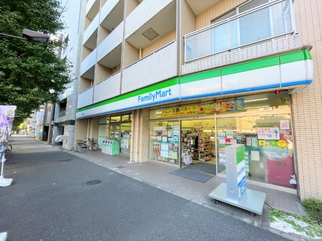 コンビニ　ファミリーマート（コンビニ）まで350m