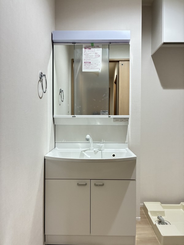 洗面設備　ゆったりとスペースのある洗面所