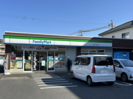 コンビニ　ファミリーマート 北柏台店（コンビニ）まで675m
