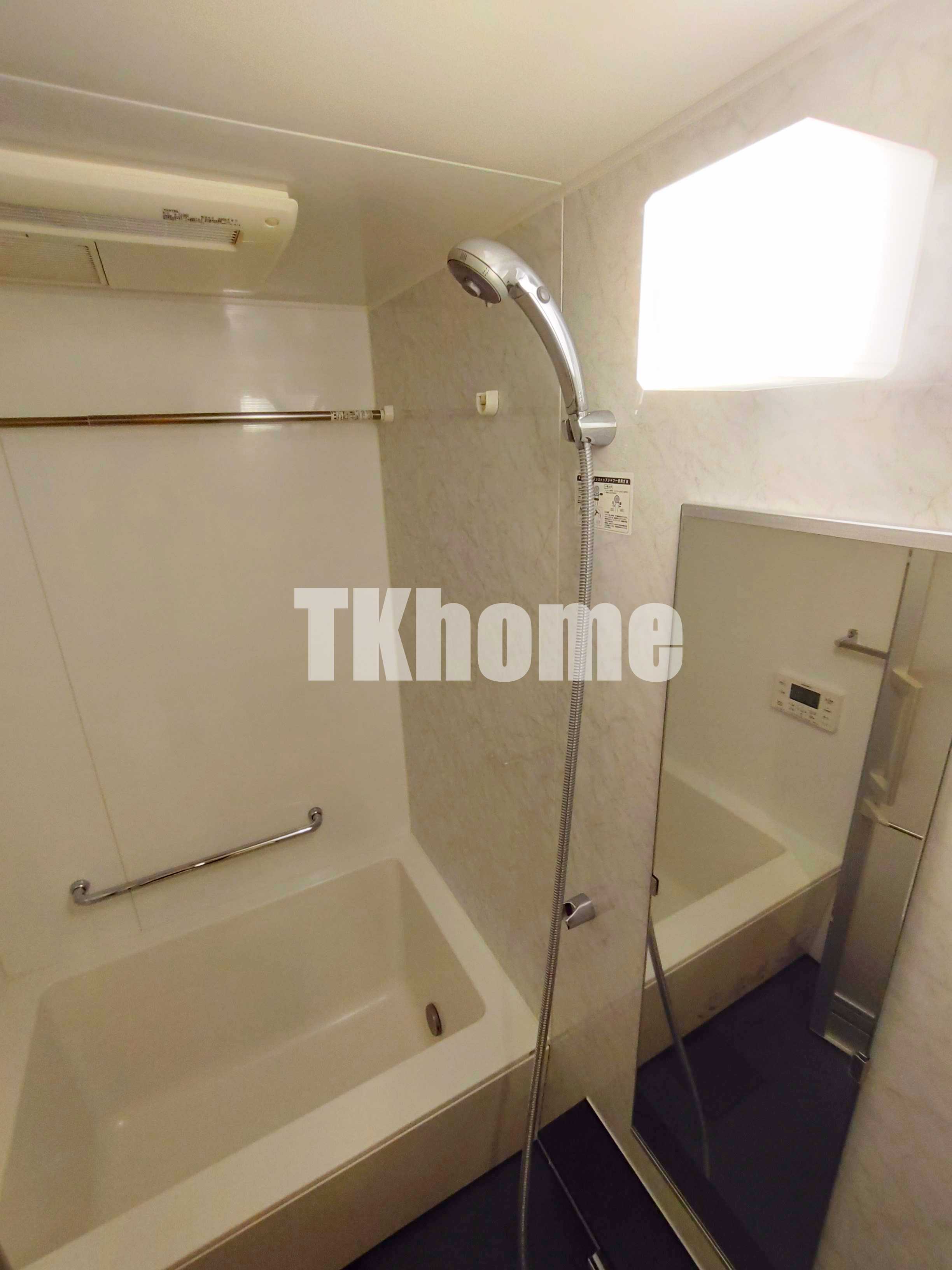 バス・シャワールーム　浴室乾燥機付きバスルーム