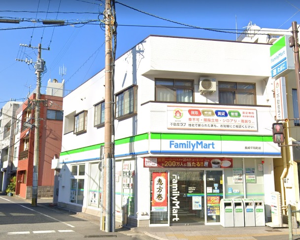 コンビニ　ファミリーマート長崎平和町店（コンビニ）まで162m