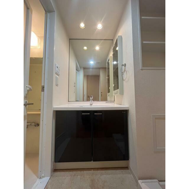 洗面設備　※同仕様写真含む