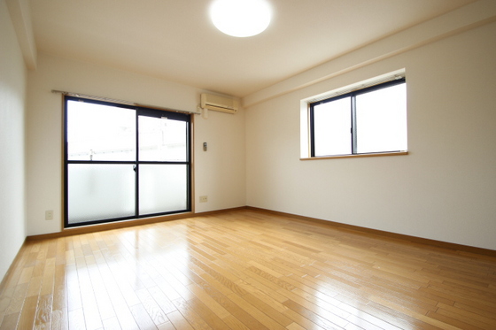 居室・リビング　※別号室の写真です