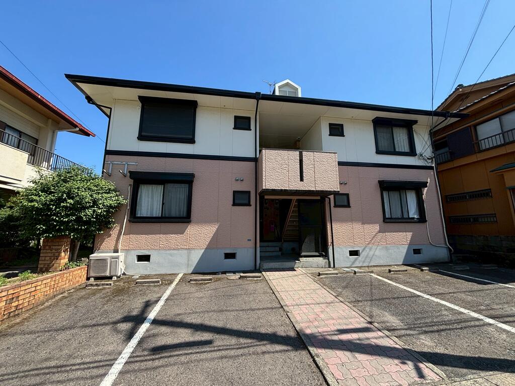 建物外観　駐車場1台無料