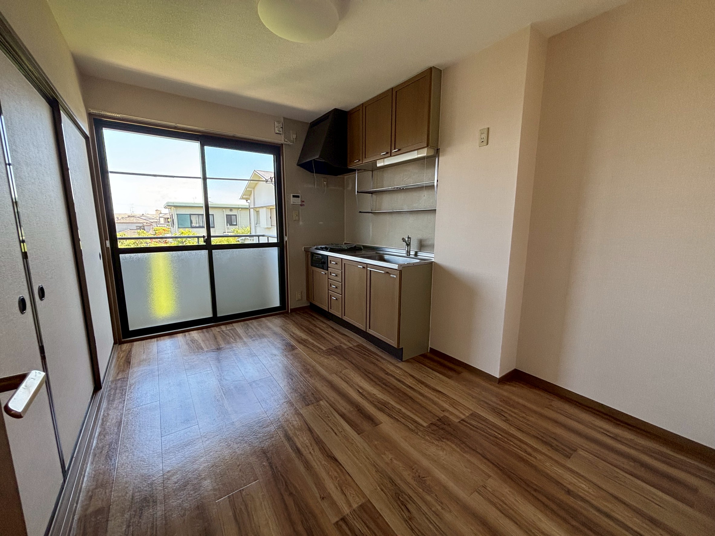 居室・リビング　明るいリビングでゆったりとした時間が過ごせます