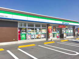 コンビニ　ファミリーマート 島根四丁目店（コンビニ）まで686m