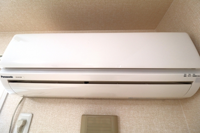 その他設備　備え付けエアコン