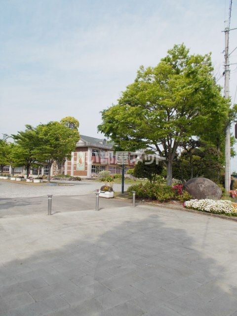 小学校　諫早市立諫早小学校（小学校）まで542m